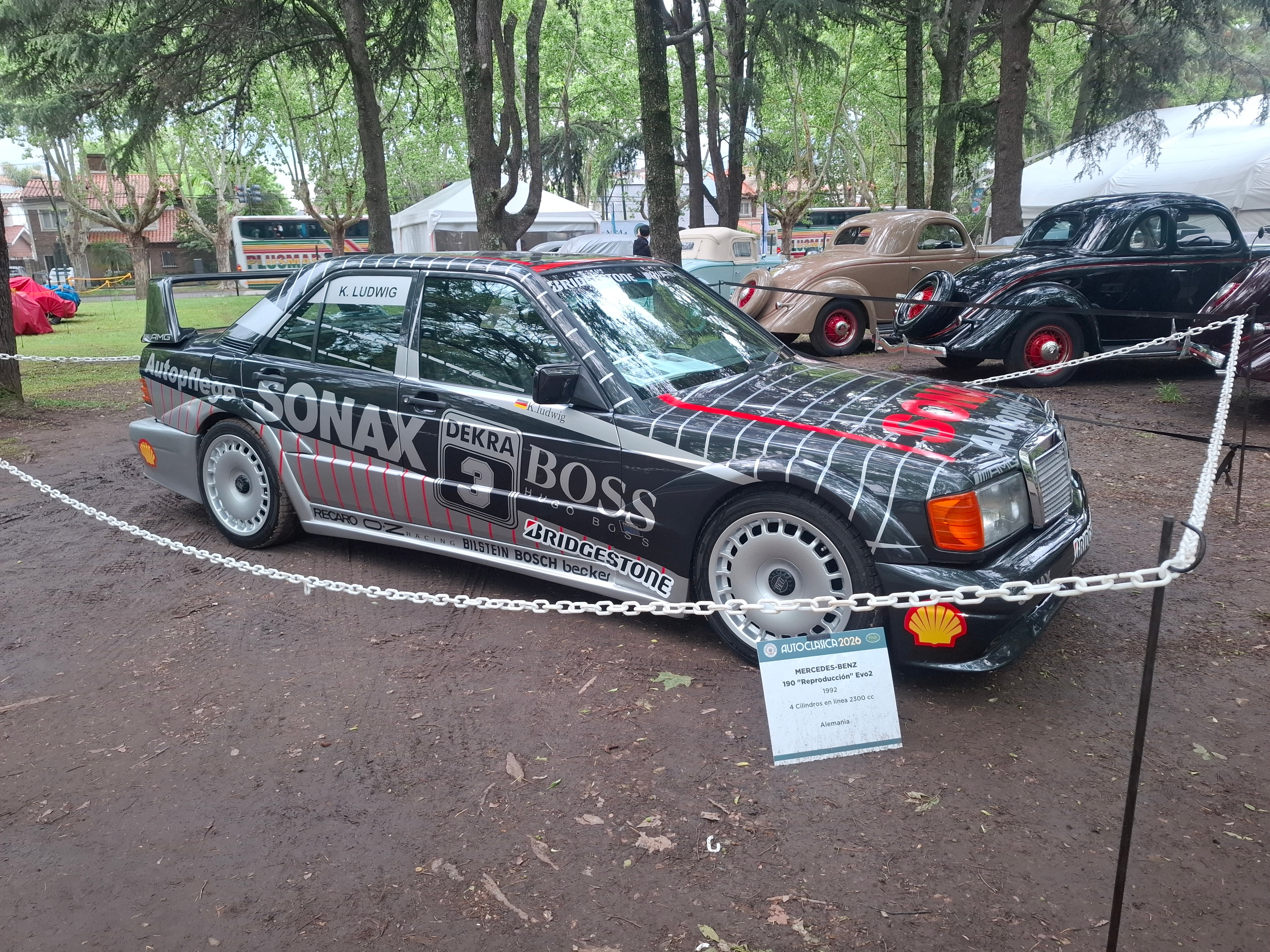 La reproducción de un Mercedes-Benz de DTM de 1992 de Klaus Ludwig