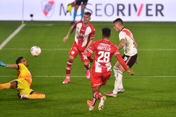 Romero conviertió el primer gol