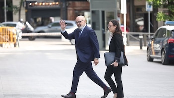El abogado de Cerdán reconoce pagos del PSOE y reuniones junto a Leire Díez con la Fiscalía General pero no los motivos