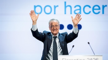 AMP. Florentino Pérez, reelegido presidente del Real Madrid con una victoria clara sobre Enrique Riquelme