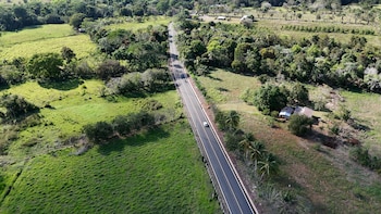 La carretera Bayaguana–El Puerto impulsa