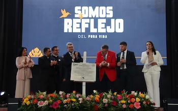 La Banda CEDES Don Bosco recibió las credenciales oficiales para participar en el Desfile de las Rosas 2027. Crédito: MCJ
