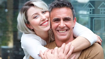 Alonso Caparrós se convertirá en abuelo a los 55 años: su miedo a ser “invasivo” tras el “tiempo perdido” con su hija por su complicado pasado