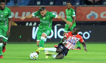 BARRANQUILLA - COLOMBIA, 2022-01-29: Atlético Junior y La Equidad durante partido por la fecha 3 entre Atlético Junior y La Equidad como parte de la Liga BetPlay DIMAYOR I 2022 jugado en el estadio Metropolitano Roberto Meléndez de la ciudad de Barranquilla. /Atletico Junior and La Equidad during Match for the date between Atletico Junior and La Equidad as part BetPlay DIMAYOR League I 2022 played at Metropolitano Roberti Melendez stadium in Barranquilla. Photo: VizzorImage / Jesus Rico / Contribuidor
