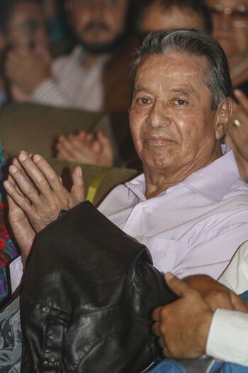 José Agustín vive bajo los