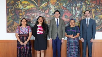 SRE da cargo de alto rango a Rigoberta Menchú en Política Exterior de México