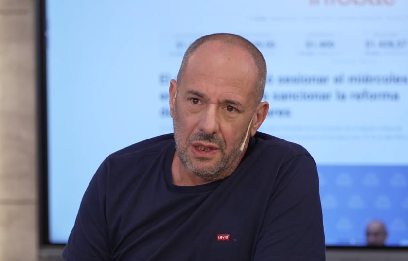 Las restricciones sobre celulares y redes sociales muestran ser insuficientes para frenar el uso excesivo en menores (Infobae en Vivo)