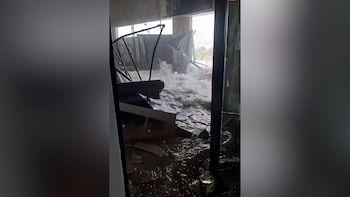 Video: la ciclogénesis inundó el Torreón del Monje en Mar del Plata y causó destrozos