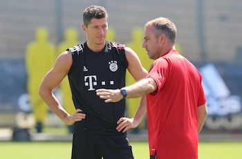 Hansi Flick y Robert Lewandowski durante un entrenamiento en el Bayern de Múnich. (Handout/Reuters)