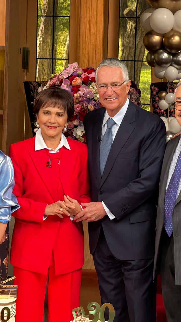 El director de Grupo Salinas se mostró orgulloso de la labor de Pati Chapoy al frente del equipo de Ventaneando (Infobae México)