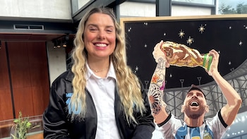 Tardó dos años y usó casi un millón de emojis para crear un retrato de Lionel Messi: ahora sueña con entregárselo