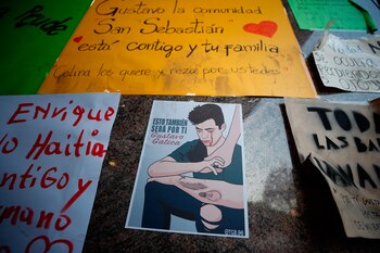 Carteles de apoyo a Gustavo
