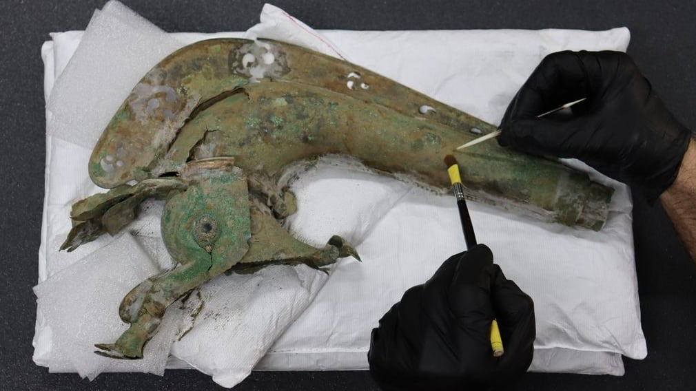 La razón por la que un antiguo instrumento de batalla causa asombro en la arqueología europea