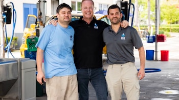 Un lavadero de autos familiar transforma el acceso al empleo para adultos con autismo en Florida