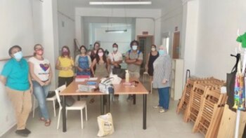 Con su grupo intercultural de