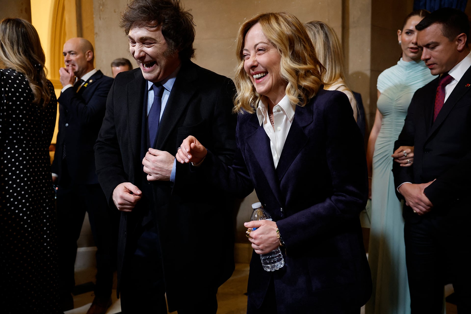 Javier Milei junto a Giorgia Meloni (AFP)