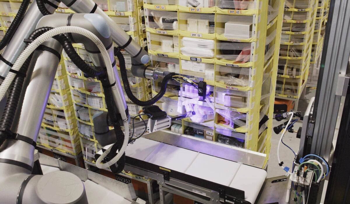 El robot pueda avisar a sus compañeros humanos cuando no es capaz de realizar una tarea. (Amazon)