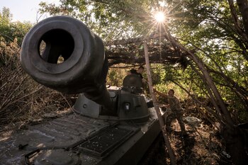 Militares de la 24ª Brigada Mecanizada de las Fuerzas Armadas de Ucrania en la región de Donetsk, Ucrania, el 30 de junio de 2024 (REUTERS)