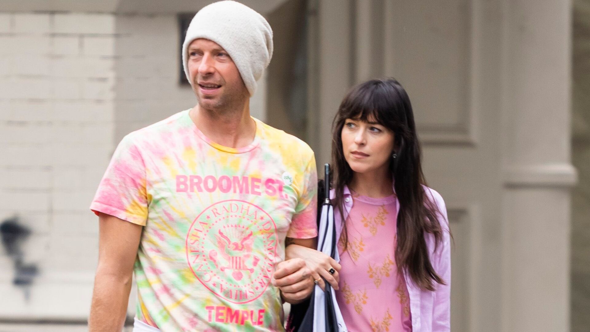 La ruptura entre Dakota Johnson y Chris Martin se confirmó tras ocho años de relación (The Image Direct/The Grosby Group)