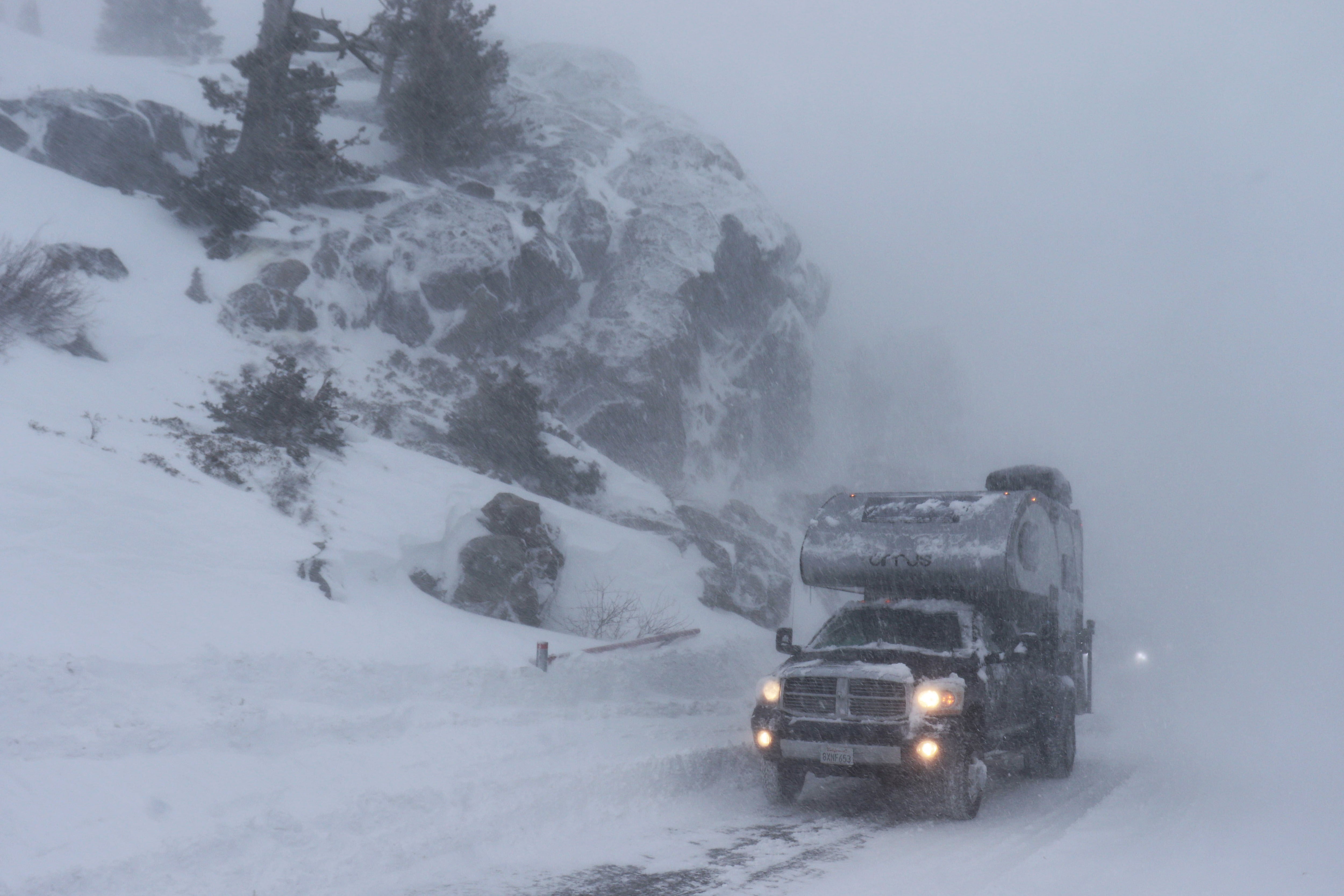 Sierra Nevada podría registrar grandes acumulaciones de nieve durante el invierno boreal de 2026-2027 por la influencia de El Niño (Anthony Edwards/San Francisco Chronicle via AP/Archivo)