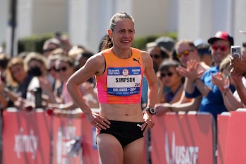 Los organizadores informaron que Jenny Simpson sufrió el incidente médico mientras actuaba como marcadora de ritmo en una prueba de una milla (REUTERS)