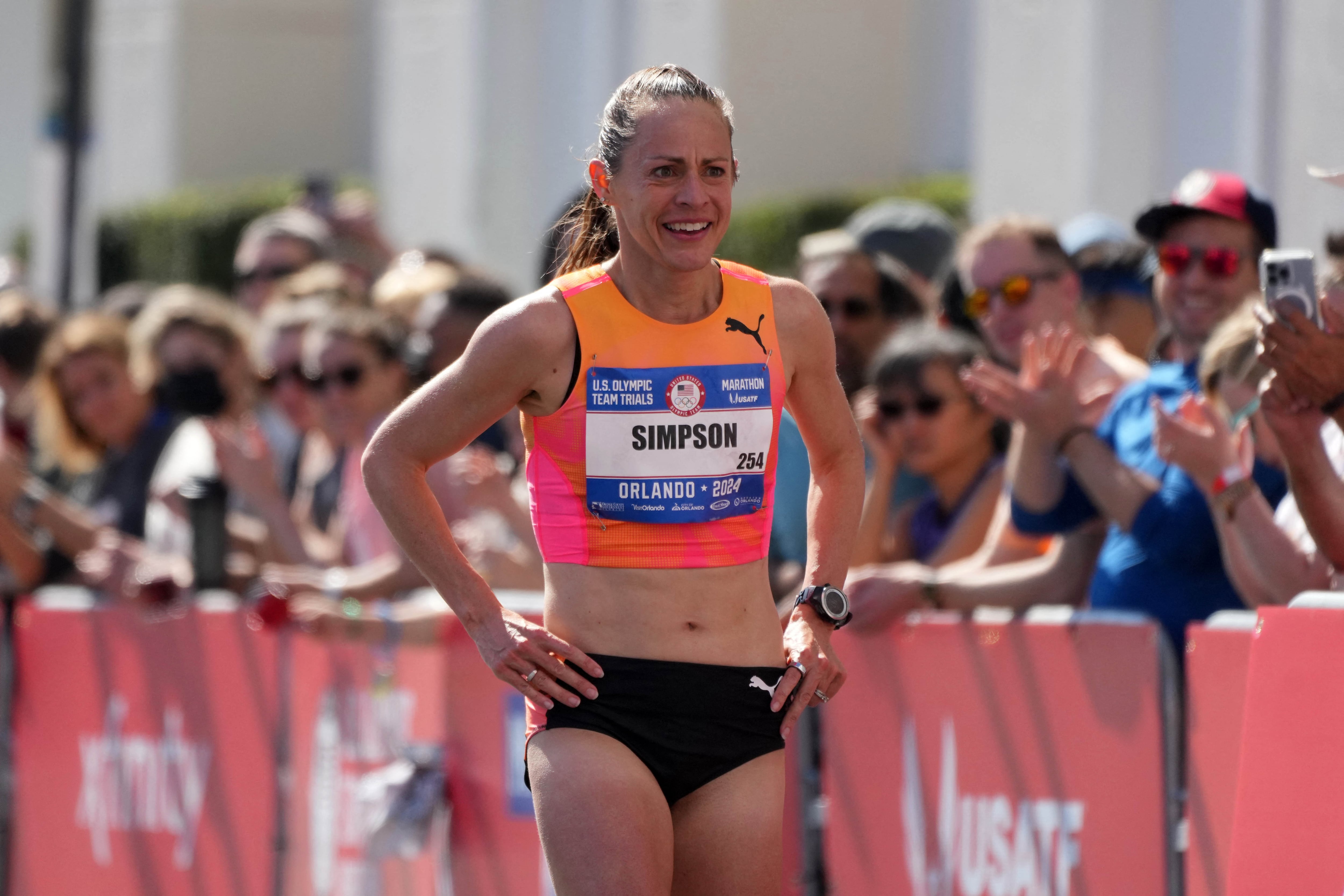 Los organizadores informaron que Jenny Simpson sufrió el incidente médico mientras actuaba como marcadora de ritmo en una prueba de una milla (REUTERS)