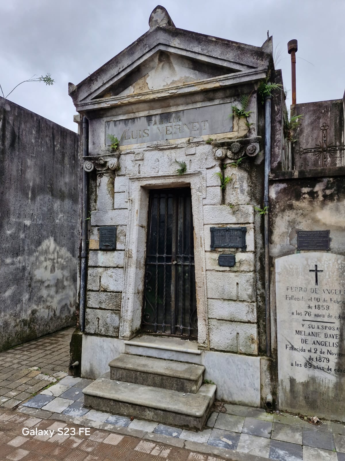 La bóveda de Vernet en el cementerio de la Recoleta. Los arreglos serán en el exterior