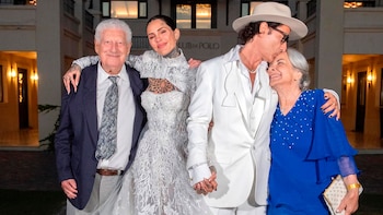 Los recién casados con sus