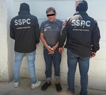 Jesús Corona Damián, presidente municipal de Cuautla, Morelos, fue arrestado el sábado 30 de mayo mediante un operativo coordinado por fuerzas federales. (Crédito: Foto: SSPC)