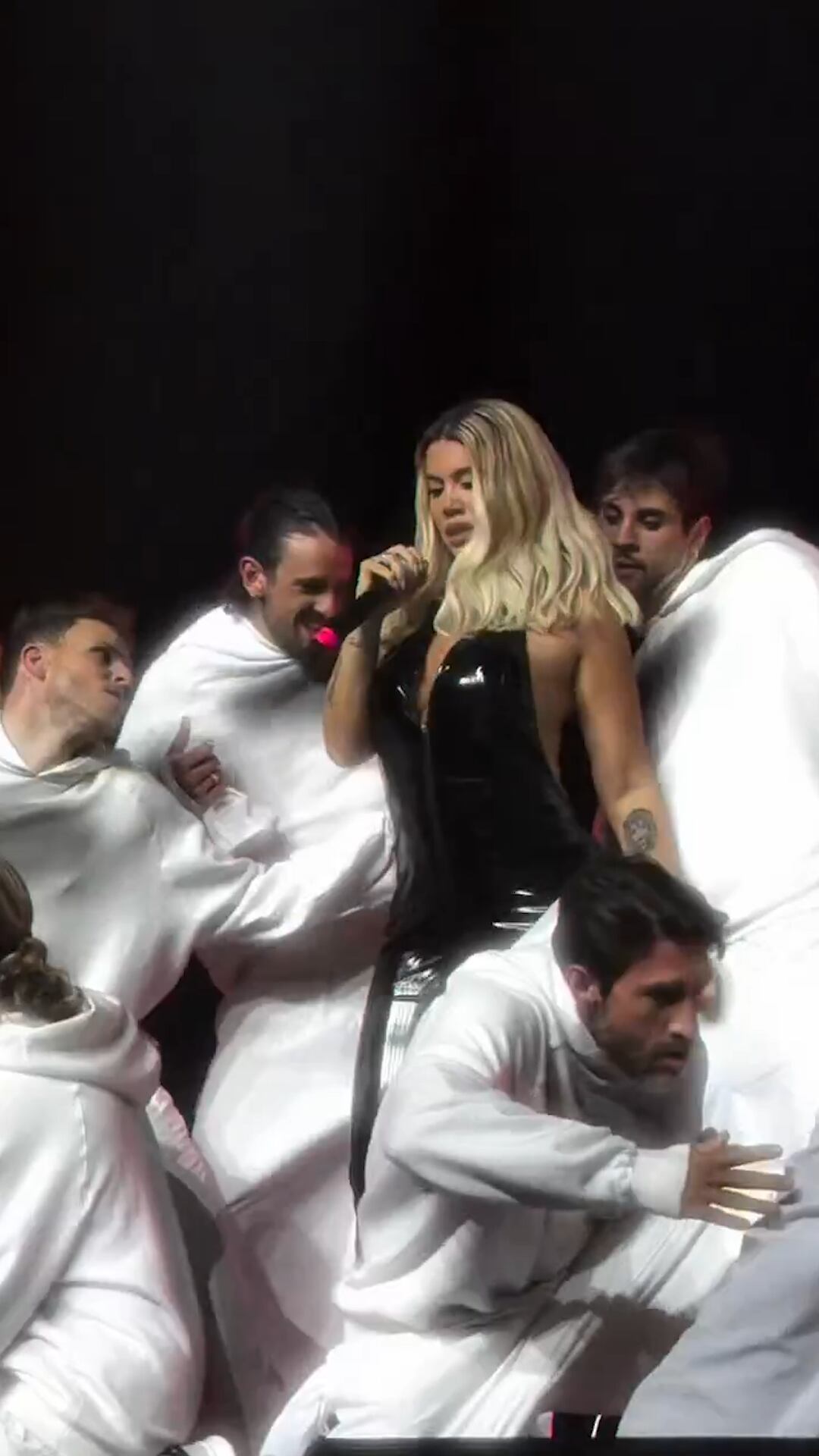 La aparición de Wanda Nara en el espectáculo de Martín Cirio desató la euforia de los fans y se volvió viral en redes sociales