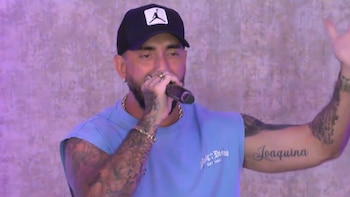 Román El Original cerró Infobae Mundial con un show en vivo y contó su travesía para seguir a la Selección