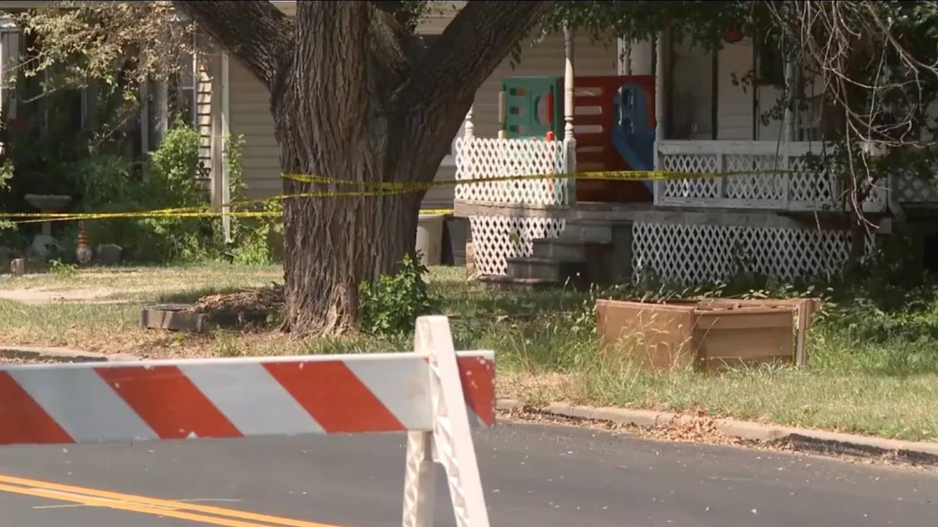 La Oficina de Investigaciones de Kansas (KBI) asumió el caso con el objetivo de determinar el móvil. El jefe de policía Robbie DeLong descartó cualquier amenaza para la comunidad y reconoció que nunca había enfrentado un caso similar en más de 20 años de carrera (ABC)