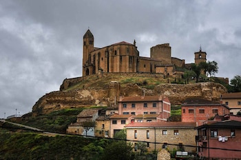 Vista general de San Vicente de la Sonsierra, con su perfil medieval sobre el valle del Ebro.
