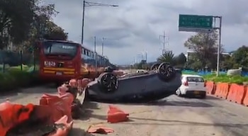Una camioneta se volcó sobre
