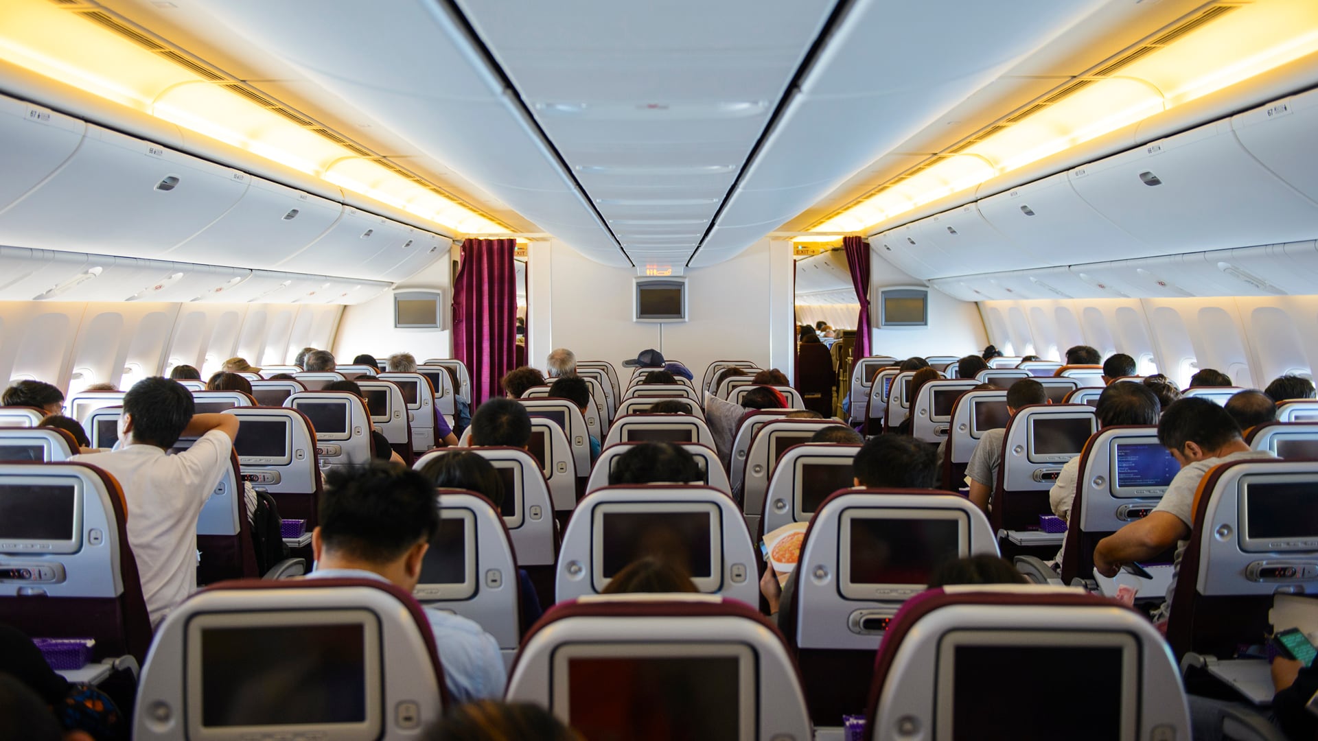 Savina Paül, piloto de avión, revela cuál es el mejor asiento en un avión: “Depende de la dinámica del choque”