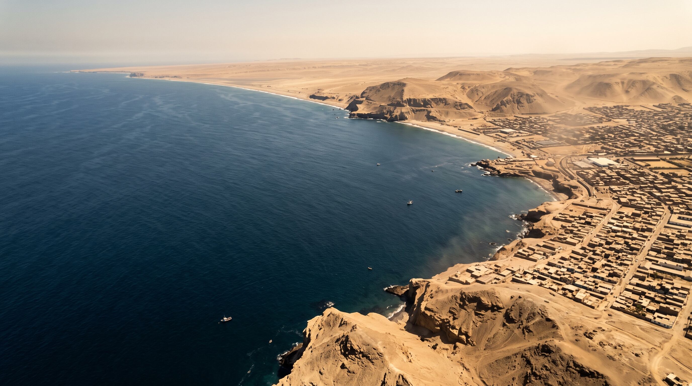 La costa desértica de Perú registra altas temperaturas marinas y atmosféricas por la continuidad del fenómeno de El Niño costero. (Imagen Ilustrativa Infobae)