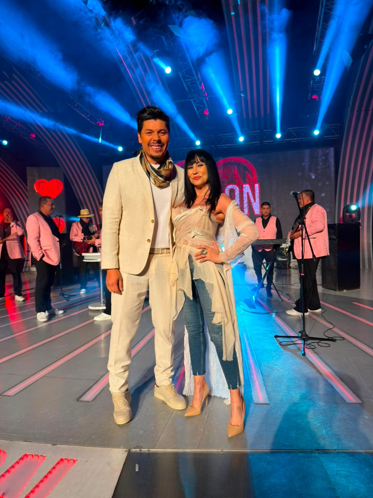 Marixa Balli y el co conductor de Pasión de Sábado, Alejandro Beltzer