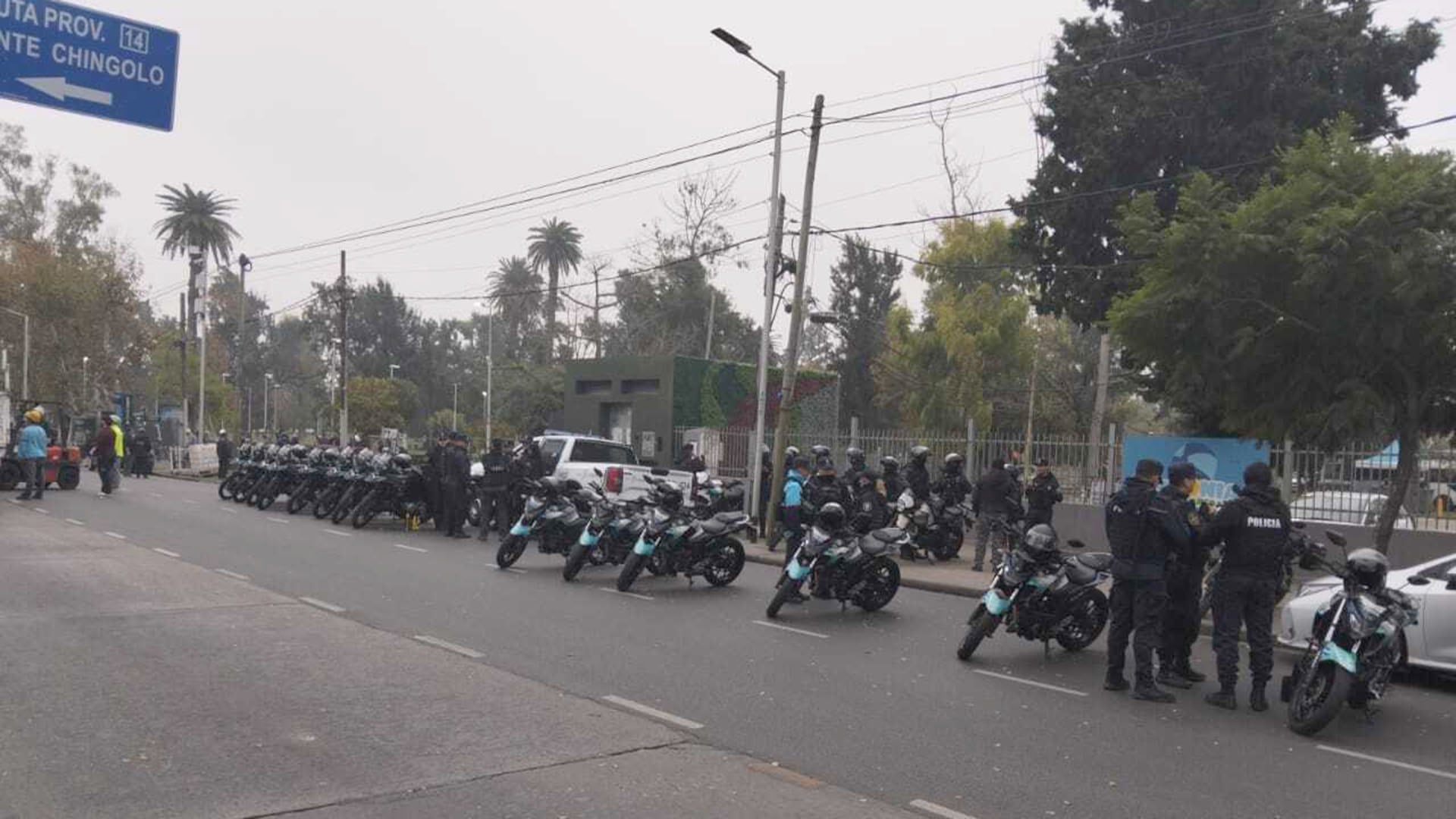 Agentes de la Policía Bonaerense ya custodian el lugar (Foto: Néstor Stumpo)