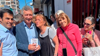 Mauricio Macri salió a repartir boletas de Juntos por el Cambio en San Isidro