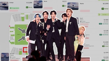Integrantes de BTS cantan frente a una captura de pantalla con un mapa de estadio y precios de entradas expresados en soles.