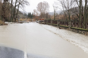 El río Aguas Blancas desbordado