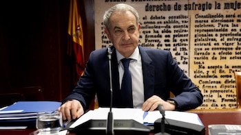 Zapatero tacha de "montaje" el