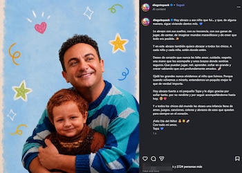 Con una imagen suya abrazando a su "yo" de la infancia, Topa abrió su corazón en el día que conmemora las infancias (Instagram)