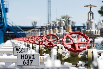 FOTO DE ARCHIVO: Válvulas de gas en el depósito de Zsana, Hungría, el 20 de mayo de 2022. REUTERS/Bernadett Szabo