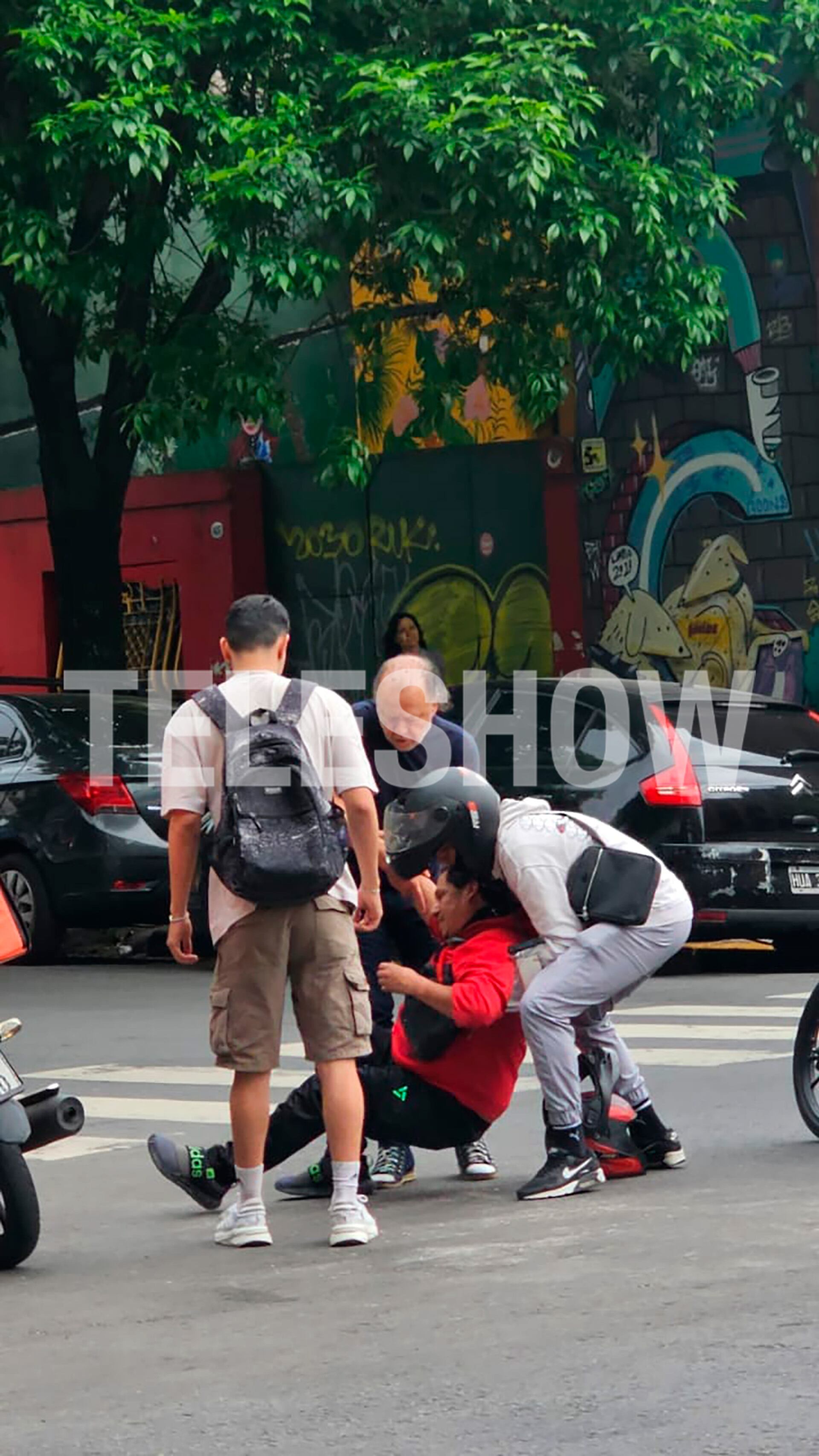 Con la presencia de otras personas, el piloto se enfocó en priorizar el bienestar del repartidor