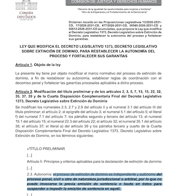 Documento impreso con el membrete del Congreso del Perú que contiene artículos de un dictamen legal con un párrafo resaltado en color celeste