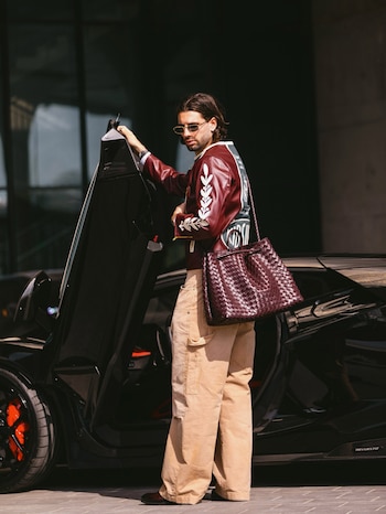 La estrella de la selección de Hungría llegó al entrenamiento en Lamborghini