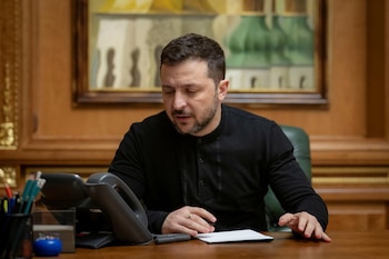 El presidente de Ucrania, Volodimir Zelensky, durante una conversación telefónica con Trump este miércoles (Presidencia de Ucrania/Reuters)