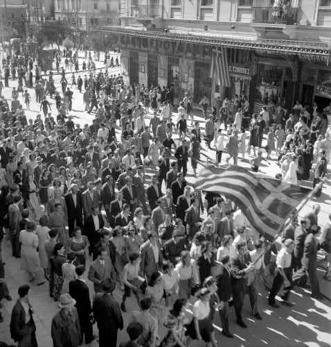 Imágenes de una manifestación en Atenas en 1944.