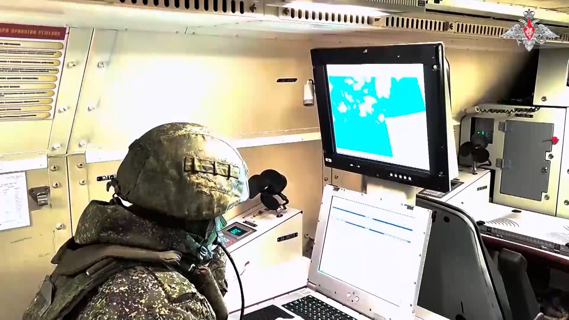 Un miembro del ejército ruso y realiza operaciones cibernéticas